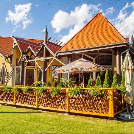 Penzion Tuecsoek Samorin Ngoại thất bức ảnh