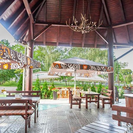 Penzion Tuecsoek Samorin Ngoại thất bức ảnh
