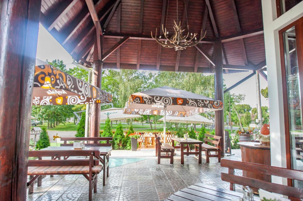 Penzion Tuecsoek Samorin Ngoại thất bức ảnh