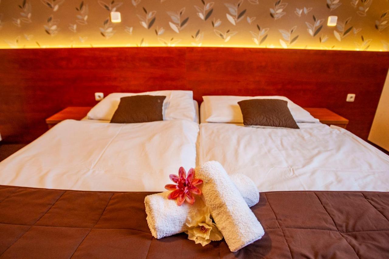Penzion Tuecsoek Samorin Ngoại thất bức ảnh
