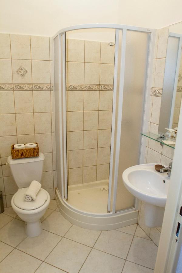 Penzion Tuecsoek Samorin Ngoại thất bức ảnh